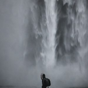 Voyageur à Skógafoss